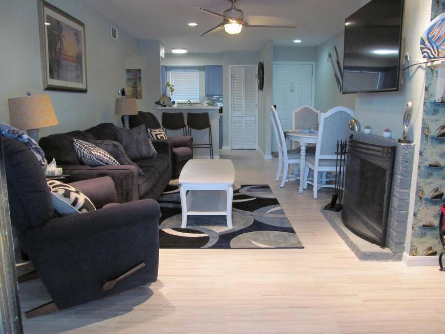 Lakeside Daze! Apartment *