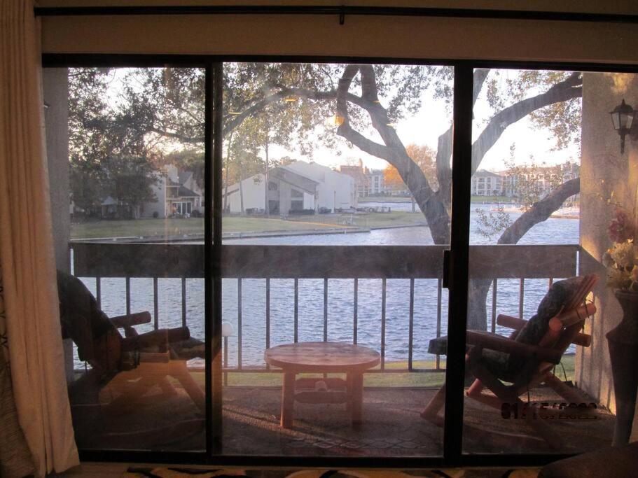 Lakeside Daze! Apartment *